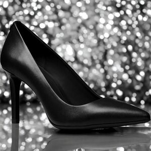 Michael Kors Dorothy Flex Leather Pump Black Sz 6.5 NIB